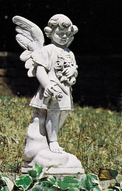 Садовая фигурка Angelo con fiori Italgarden Италия, материал композитный мрамор