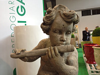 Скульптура Putto con Flauto su sfera