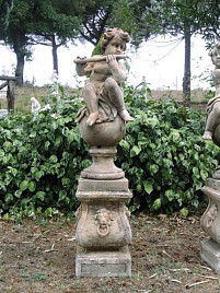 Скульптура Putto con Flauto su sfera Italgarden Италия, материал композитный мрамор