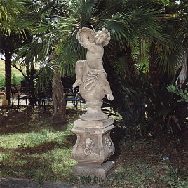 Скульптура Putto con tamburello su sfera Italgarden Италия, материал композитный мрамор